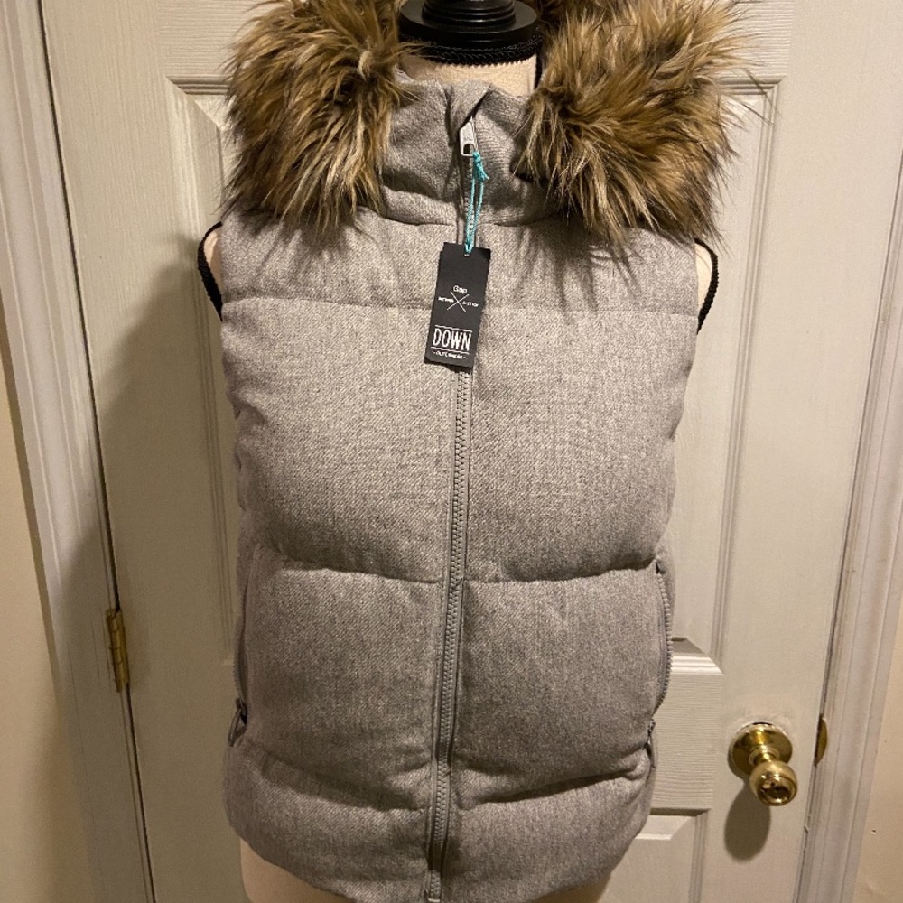 Gap puffer vest